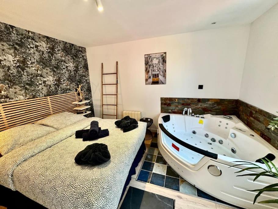 Sauna & Balneo Au Coeur De Rouen Bagian luar foto